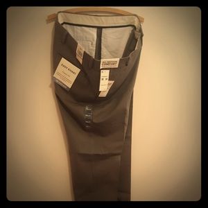 Dockers Classic Fit Easy Khaki Grey 38 x 34 NWT